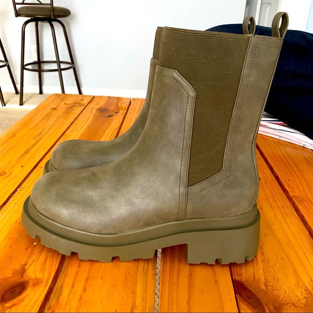 NWOT DV Dolce Vita Brody Chelsea Boot - Picture 5 of 6